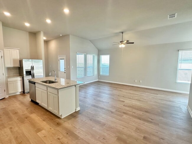 Building Photo - Luxury 3-Bed, 2-Bath in Buda, TX!