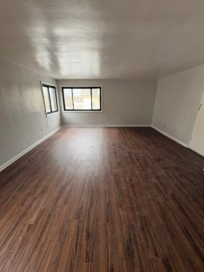 Building Photo - 13322 Madison Ave