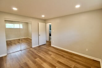 Building Photo - 3614 N Monaco St Pkwy