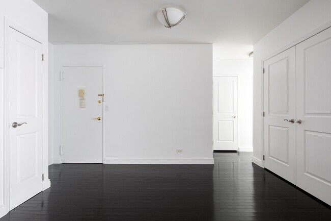 Foto del edificio - 166 E 63rd St