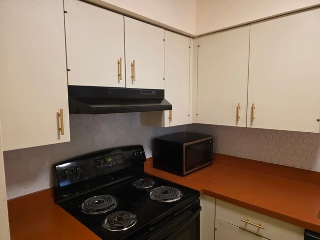 Foto del edificio - 1006 Russell Blvd