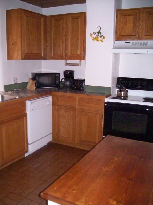 Building Photo - 111 Padre Martinez Ln