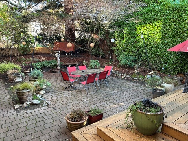 Photo - 2015 Franklin Ave E Apartment