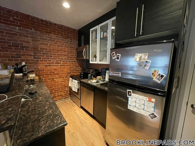 Building Photo - 1203 Beacon St