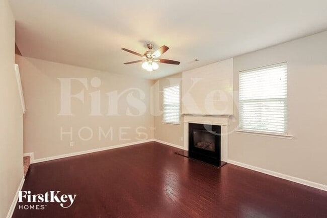 Building Photo - 129 Park Village Dr