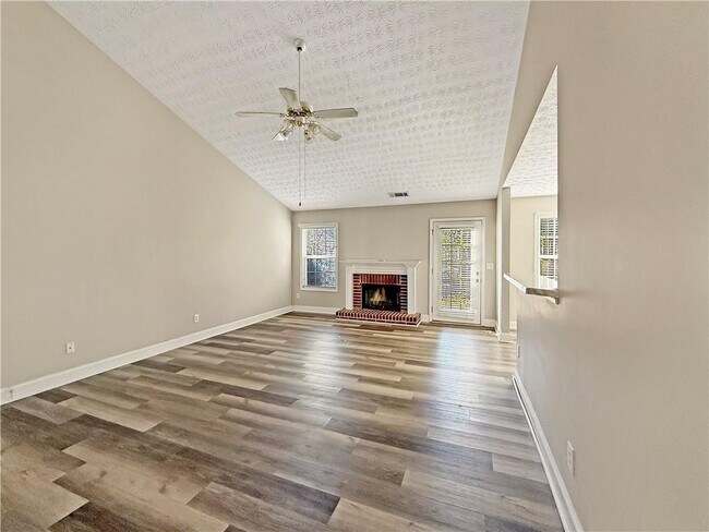 Foto del edificio - 3028 Express Ln NE