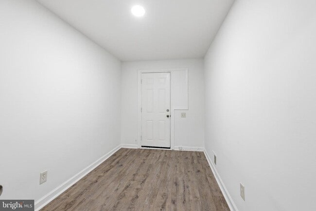 Building Photo - 3816 W Bay Ave