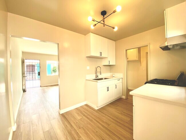 Foto del edificio - 8767 Valley Blvd