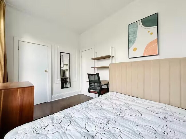 Building Photo - Furnished room/NOT APARTMENT