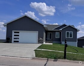 Building Photo - 4200 Fieldcrest Dr