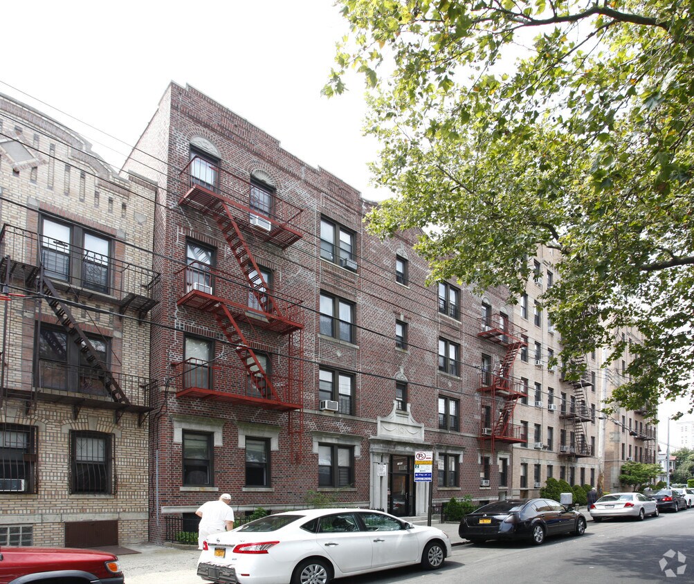 Foto del edificio - 1668 E 13th St