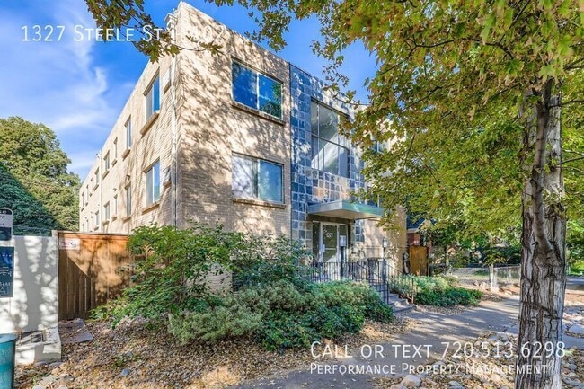 Foto del edificio - 1327 Steele St