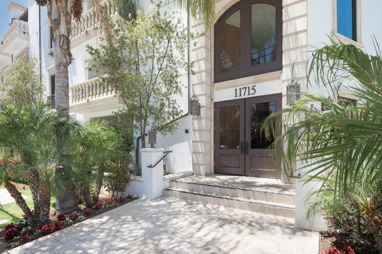 11715 Chenault St, Los Angeles, CA 90049 Condo for Rent in Los