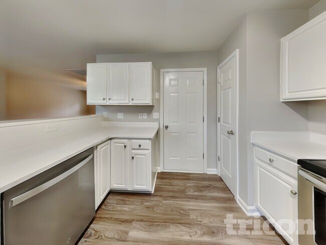 Building Photo - 9514 Parkridge Dr
