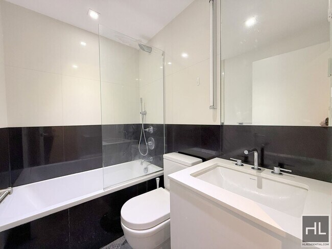Building Photo - NO FEE 2 bed 2 bath with laundry in unit. | 21st floor | upper west side.
