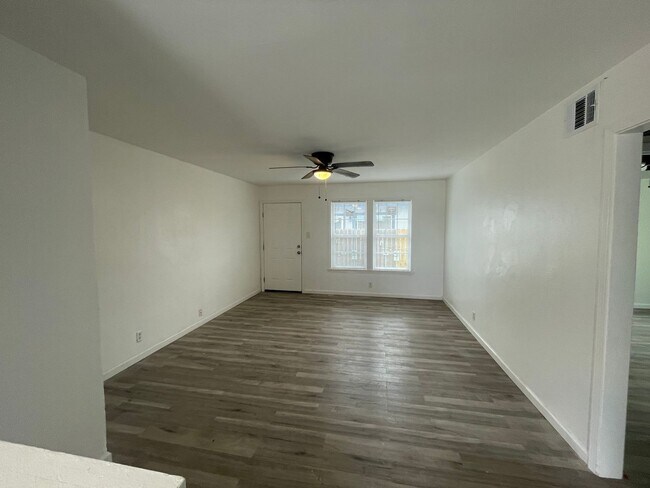 Foto del edificio - Pleasant 2-Bedroom, 1-Bath Duplex for Rent – Updated and Move-In Ready!