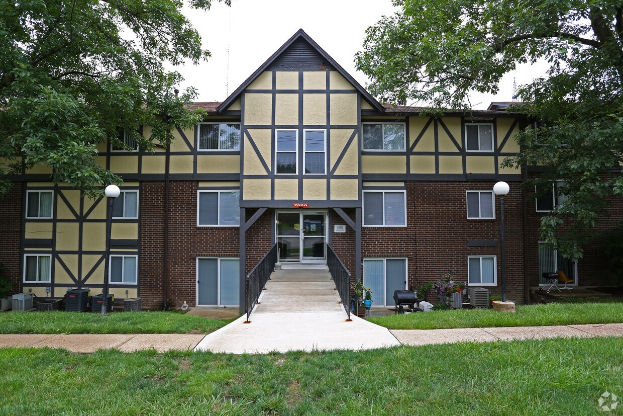 Courtland Manor Apartments Shrewsbury, MO