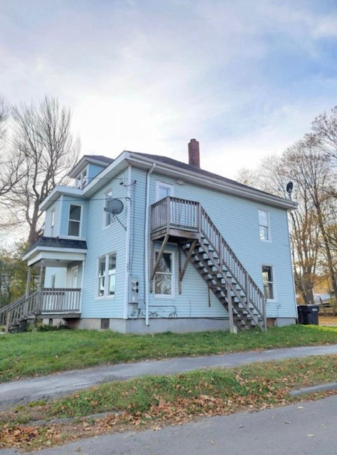 Building Photo - 689 Main St