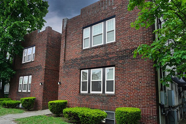 Building Photo - 104 Adams St