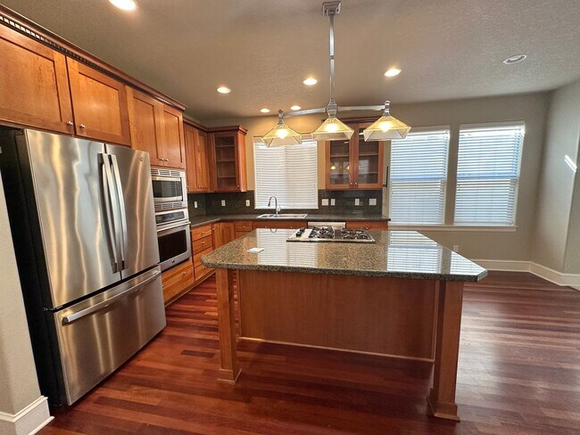 Foto del edificio - 4 Bedroom Home with Large Bonus Room!