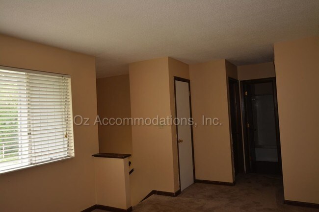 Building Photo - 618 S 75th Street, Kansas City, KS 66111