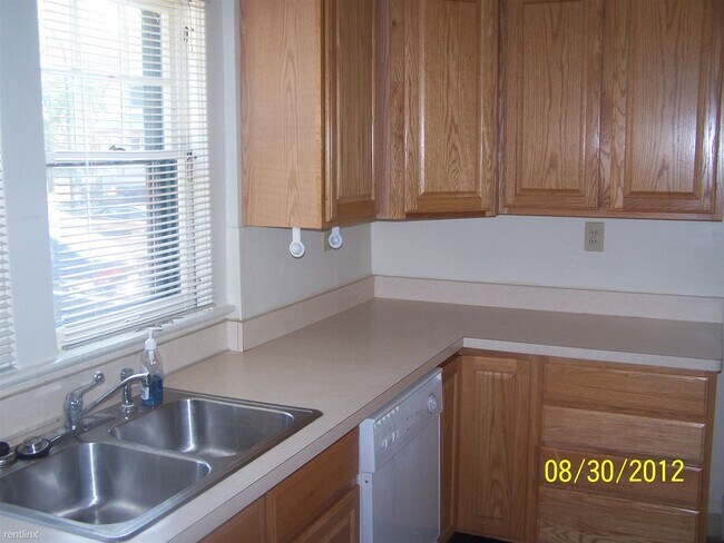 Foto del edificio - 6 br, 2 bath House - 518 Linden St Fall 2023