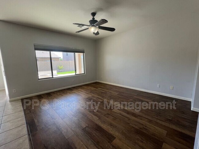 Building Photo - 16173 W Mercer Ln