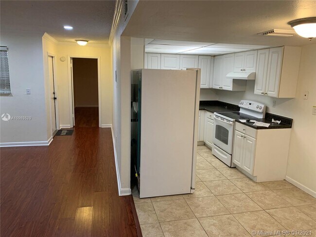 Building Photo - 11101 Royal Palm Blvd