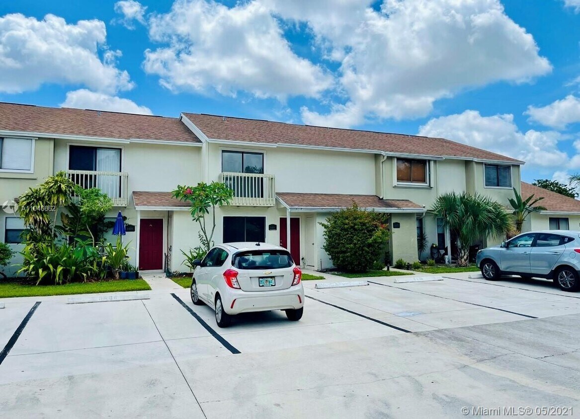 6404 Dockside Cir, Greenacres, FL 33463 Townhouse for Rent in