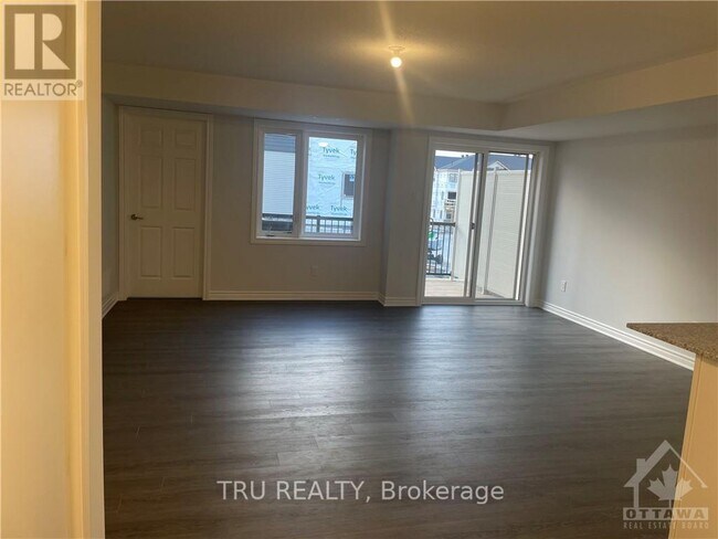 Building Photo - 261 Zenith Private