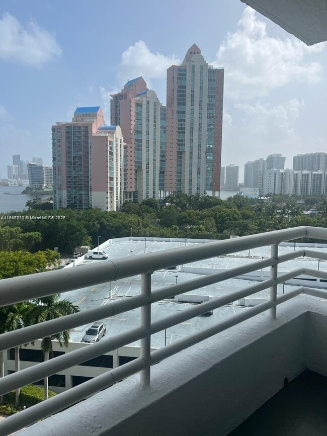 Foto del edificio - 3300 NE 192 St