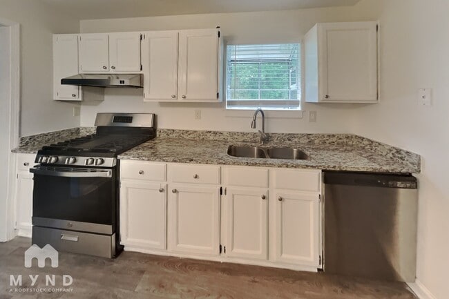 Building Photo - 5561 Northcut Dr