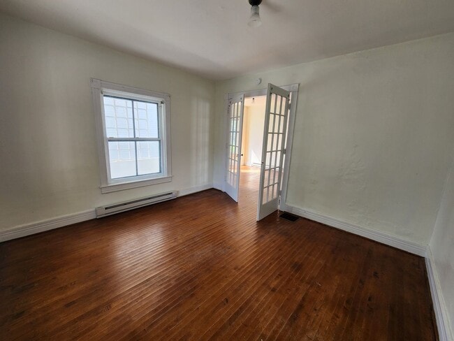Building Photo - 76 Crandall St