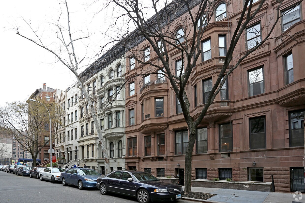 Building Photo - 47 W 76th St