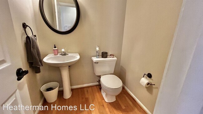 Building Photo - 4 br, 3.5 bath House - 3 Woodmont Court