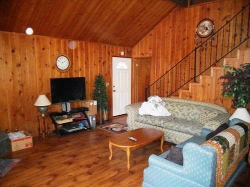 Building Photo - Warm and Cozy in the Twain Harte Trees!!!