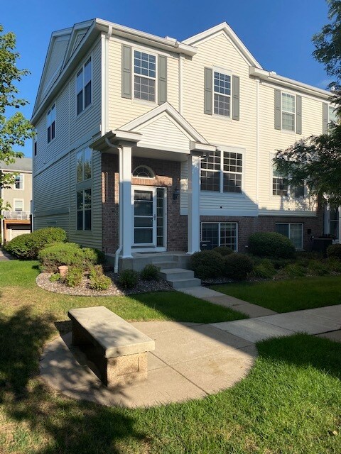 Primary Photo - 916 Ledgestone Dr