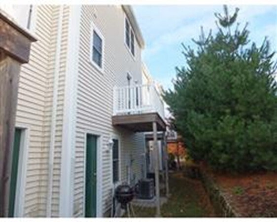Building Photo - 13 Edison Park