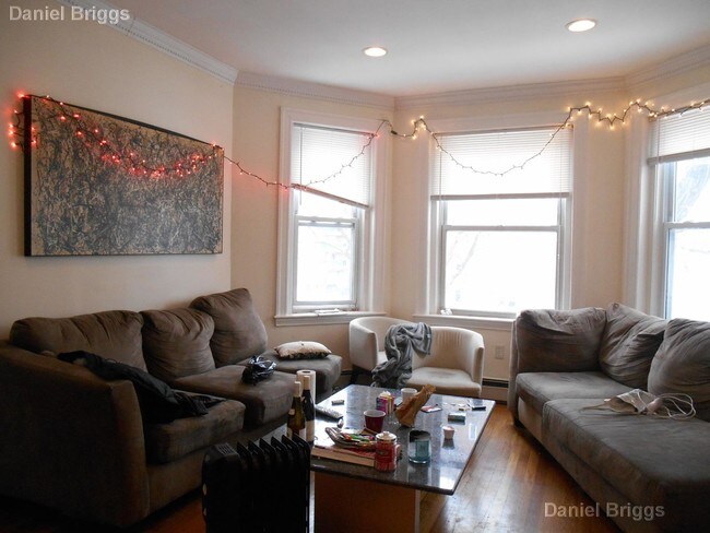 Building Photo - 73 Thatcher St