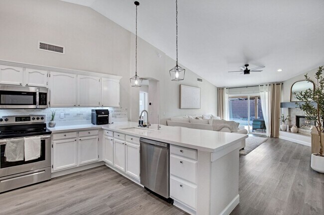 Building Photo - Enjoy this Stunning Chandler Home!  Free r...