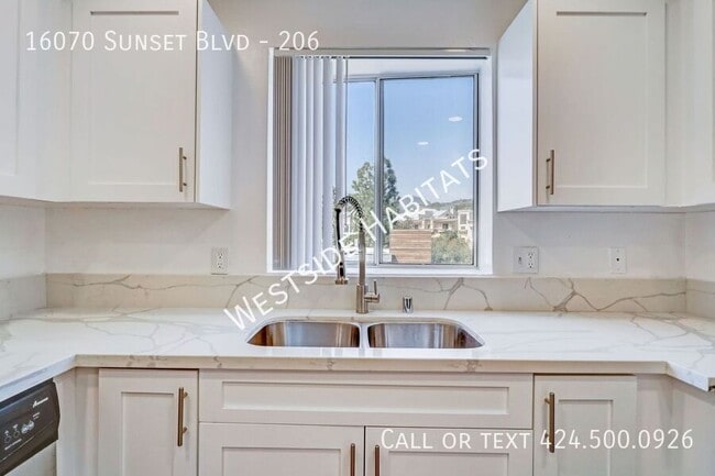 Foto del edificio - 16070 Sunset Blvd