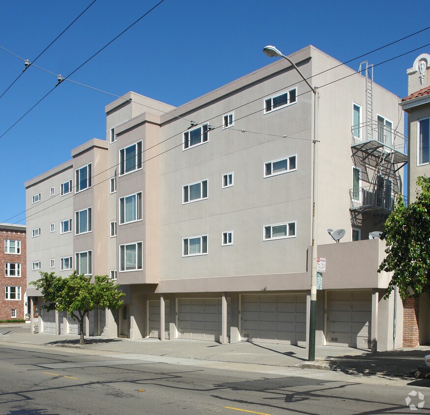 Building Photo - 1490 Chestnut St