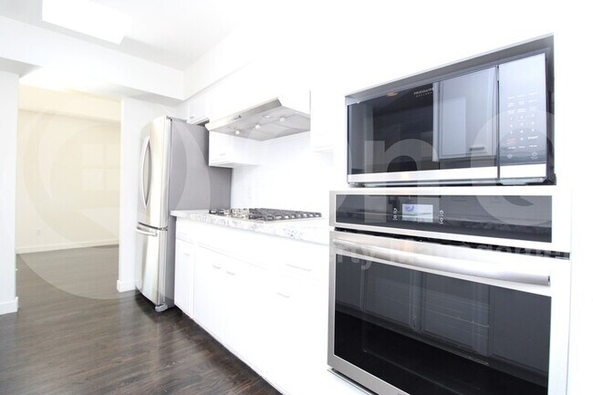 Building Photo - 3135 N 48th St