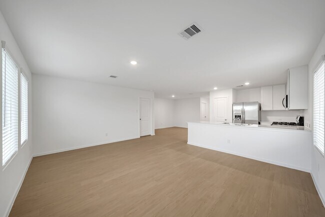 Foto del edificio - 25625 Rose Creek Dr