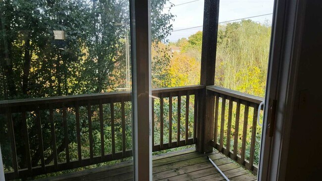 Building Photo - 1131 Robin Hood Ct