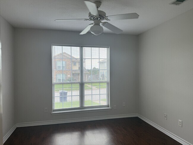 Building Photo - 4039 Southern Trace Dr