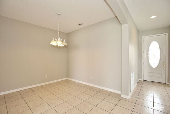 Building Photo - Gorgeous 4/2.5 Home with a 2 Car Garage Lo...