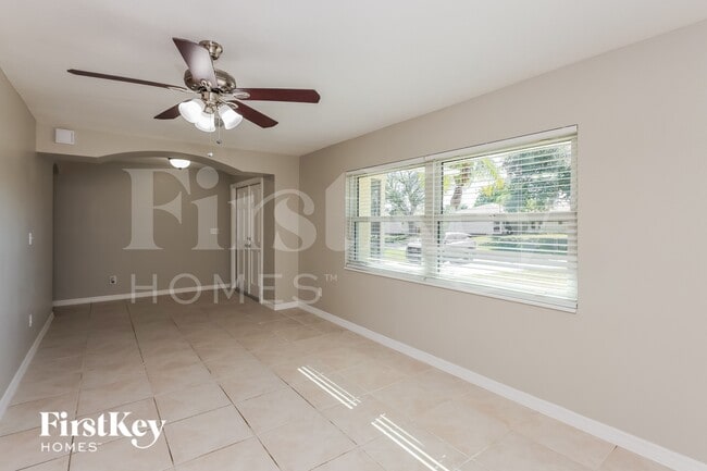 Building Photo - 241 SW 32nd Terrace