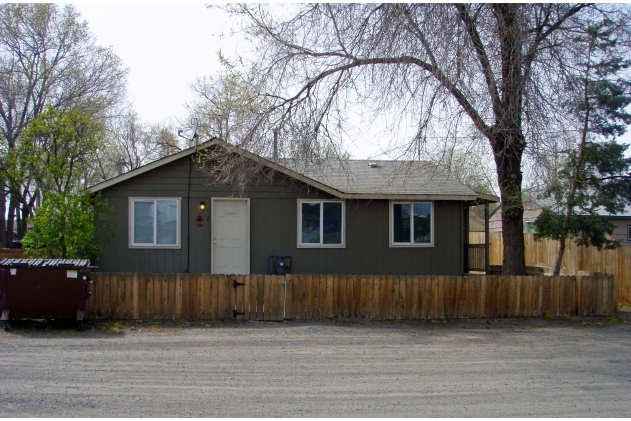  - 214 SW M St