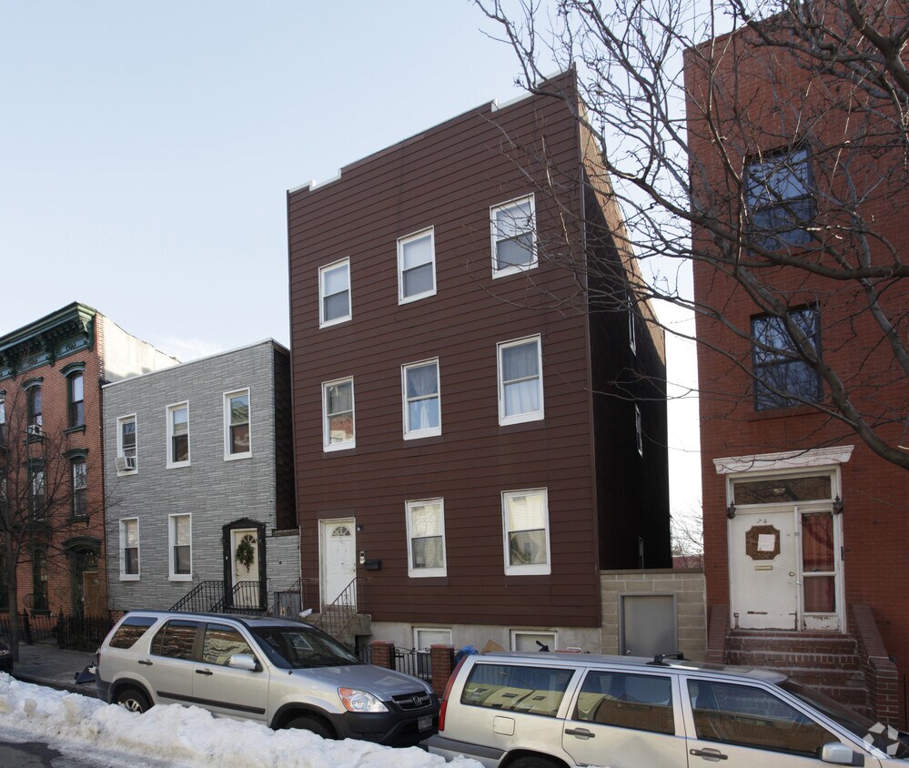 Primary Photo - 76 Freeman St